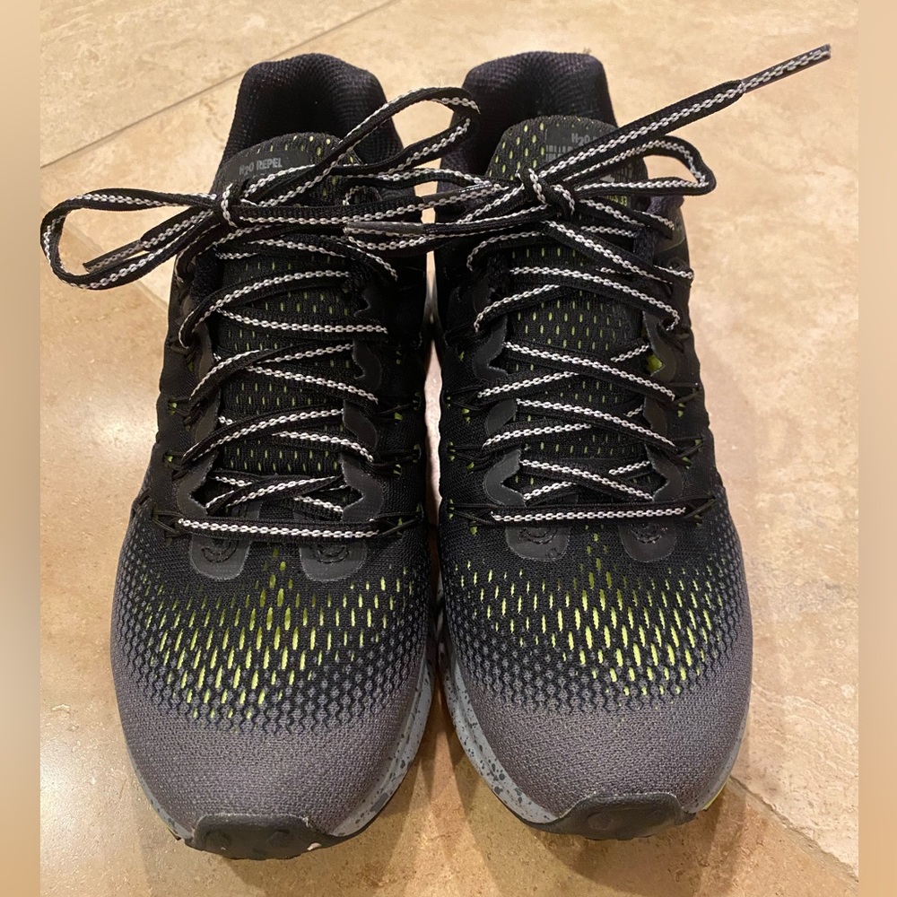 Nike tennis shoes, size 7.5
